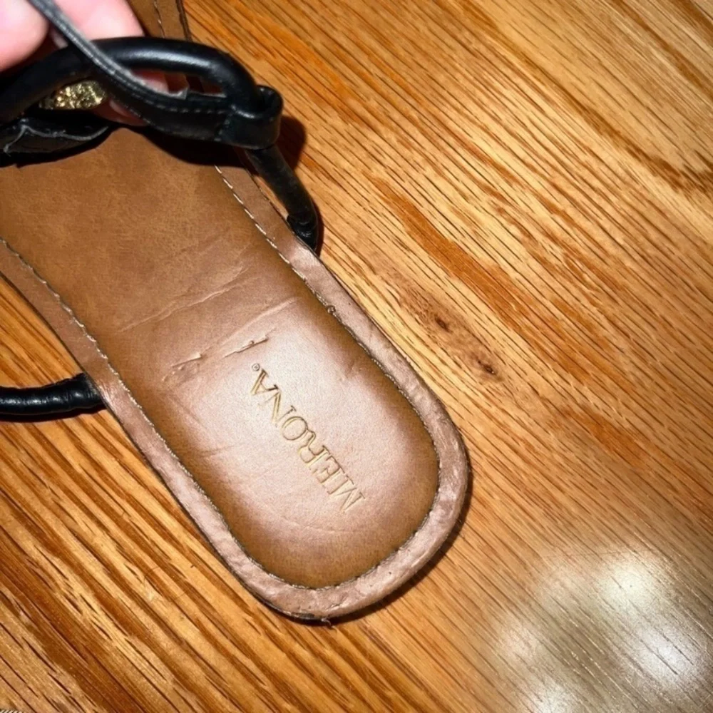 Women's Brown and Black Sandals tan and black with a gold bow sandal Merona 8.5
